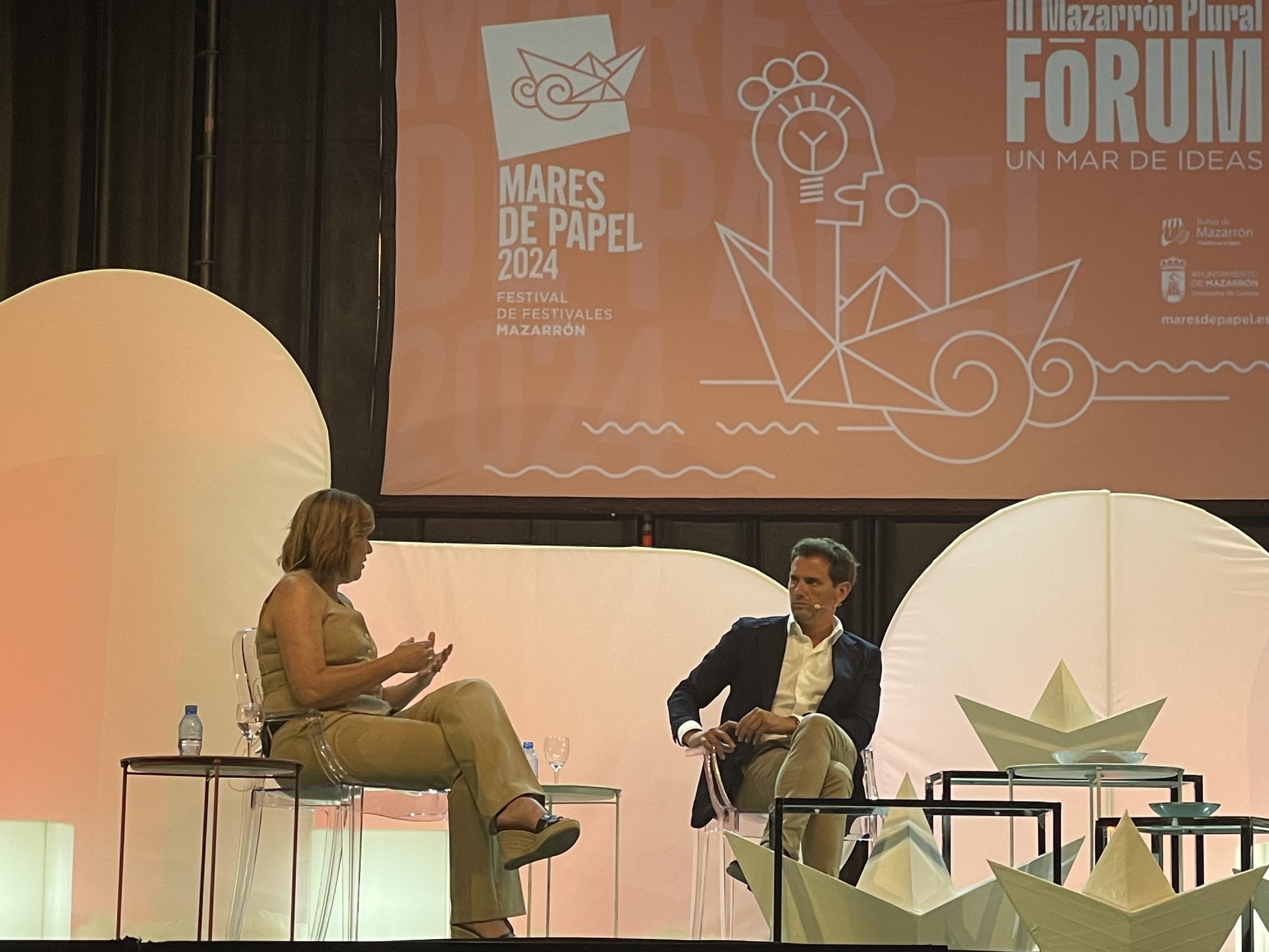 Momento del debate que acompañó a la intervención de Albert Rivera en el ciclo Mares de Papel que tuvo lugar en Mazarrón